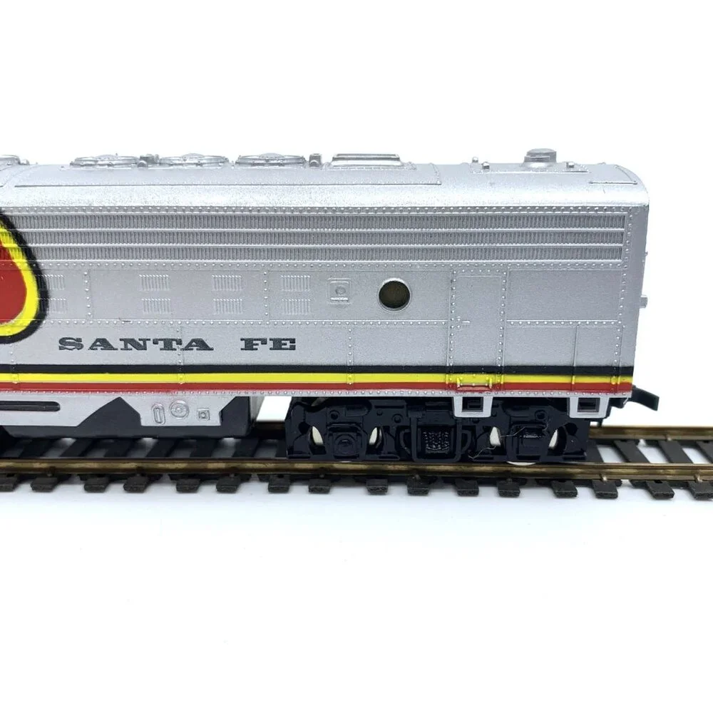 Playart HO Scale Santa Fe F7 H-604 Warbonnet Diesel Locomotive Powered Vintage